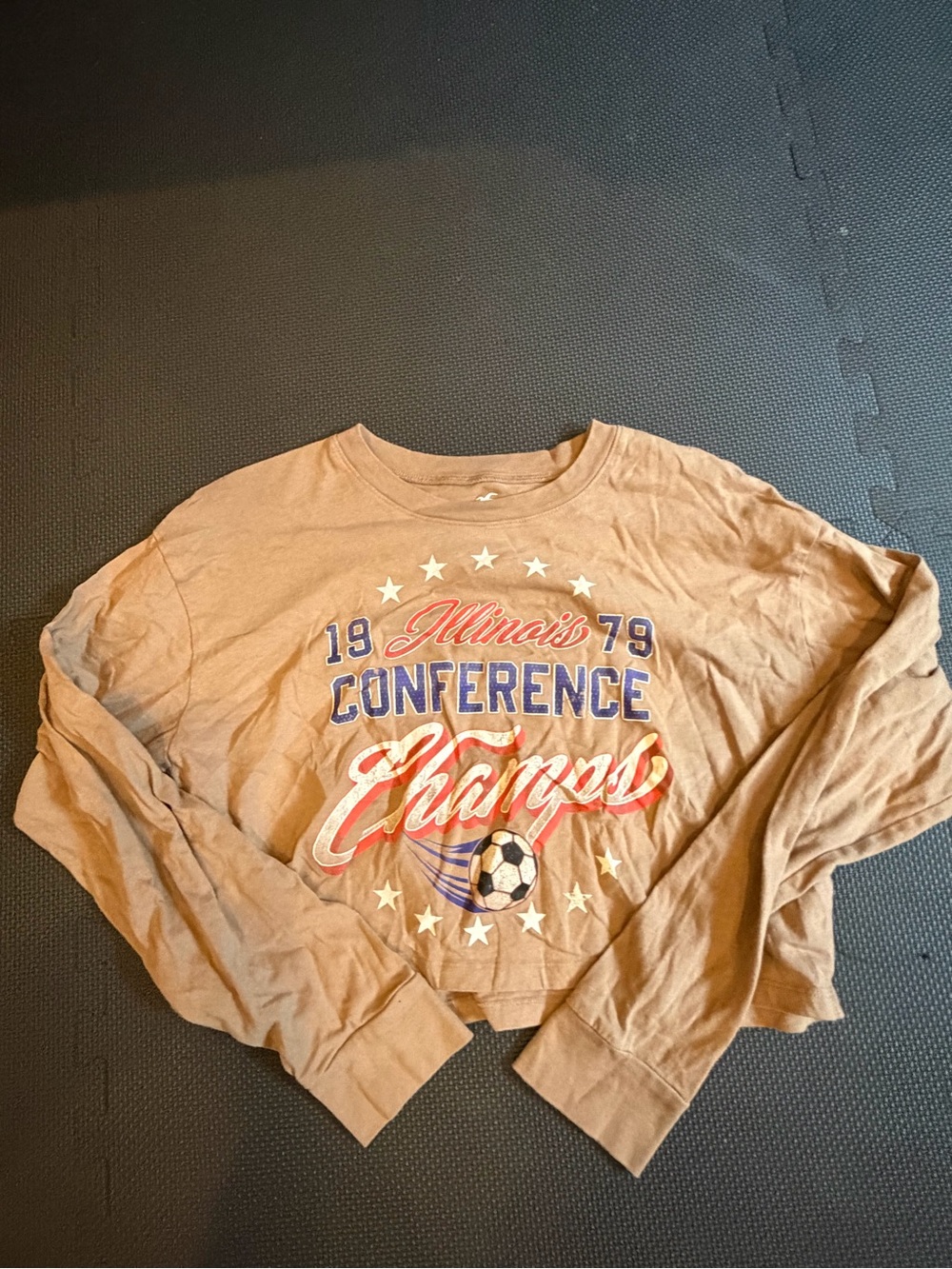 Hollister Long-Sleeve Soccer Graphic Crop Top - Tan
